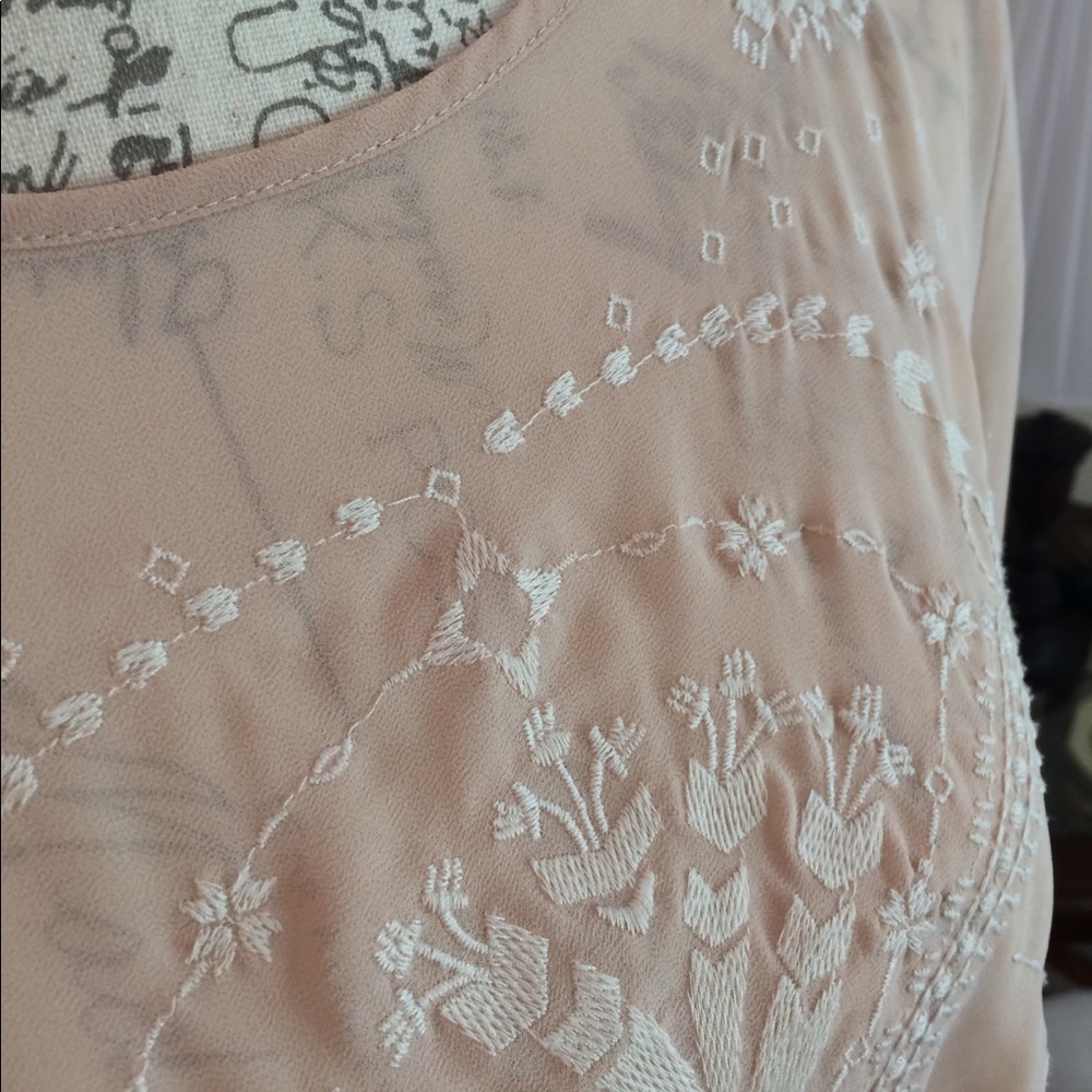 Blouse - Picture 2 of 6